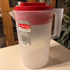 Rubbermaid Simply Pour Red and White Pitcher. 1 gallon